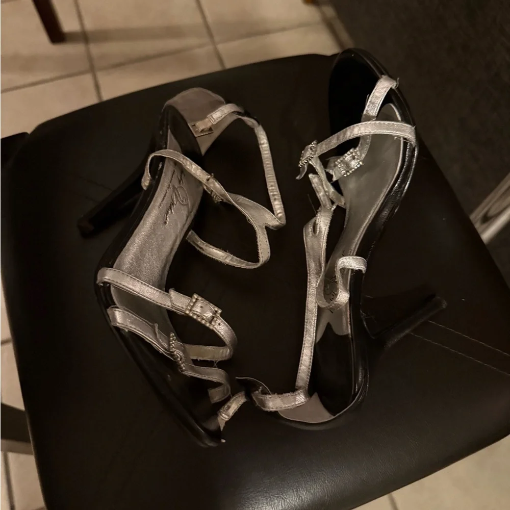 Baby Phat Silver Heels Elegant Design - Picture 10 of 12